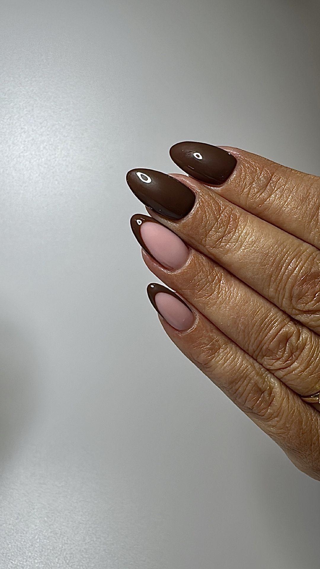 Ongles marrons avec french marron